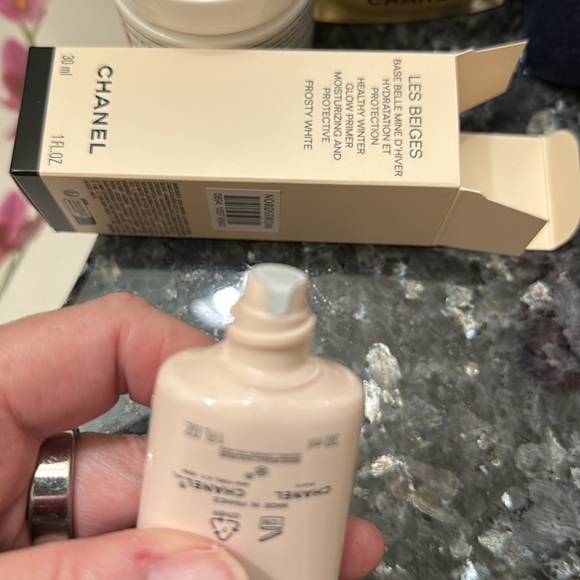 SOLD—Chanel Les Beiges Winter Glow Frosty White - Picture 3 of 4